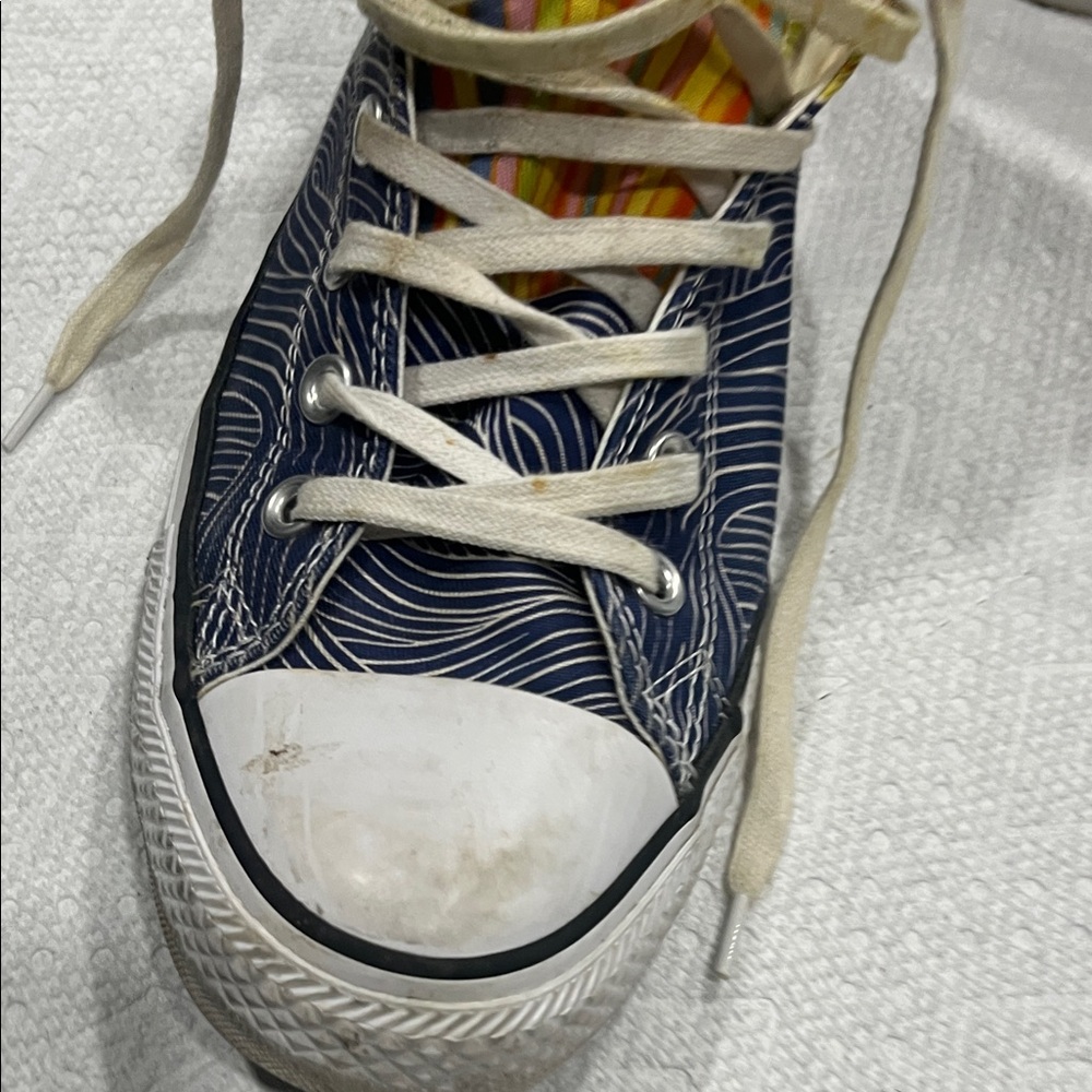 Converse High-Top Sneakers with Blue and White Design - Picture 7 of 12